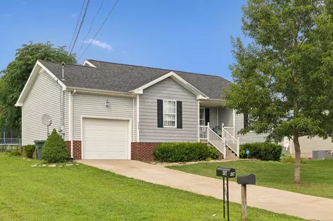 204 Pappy Dr, Oak Grove, KY 42262