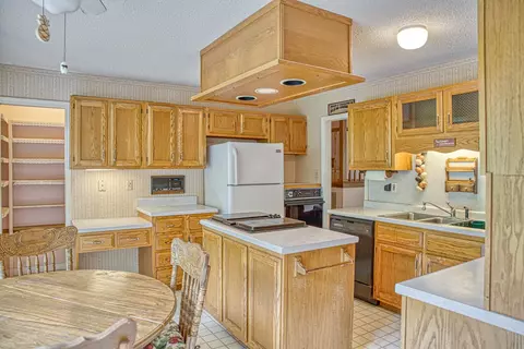Kitchen - 2139 Austin Bottom Rd, Baxter, TN 38544 photo 1 of 3