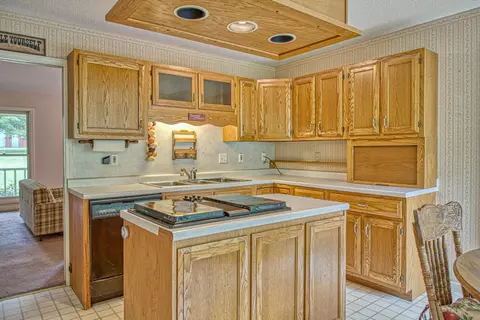 Kitchen - 2139 Austin Bottom Rd, Baxter, TN 38544 photo 2 of 3