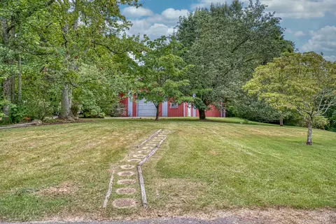 Exterior - 2139 Austin Bottom Rd, Baxter, TN 38544 photo 16 of 26