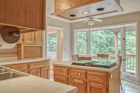Kitchen - 2139 Austin Bottom Rd, Baxter, TN 38544 photo 3 of 3