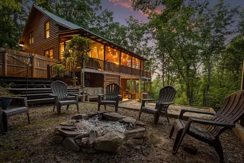 261 Pine Mountain Dr, Ellijay, GA 30540
