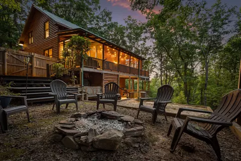 261 Pine Mountain Dr, Ellijay, GA 30540
