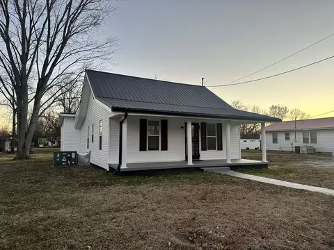 411 4th St, Lawrenceburg, TN 38464