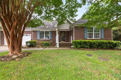 1702 Jackson Square Dr, Hixson, TN 37343