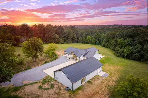 2049 Conatser Rd, Cunningham, TN 37052