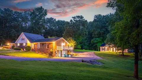 1370 Dunbar Cave Rd, Clarksville, TN 37043