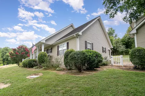 Exterior - 1024 Smith Thompson Rd, Bethpage, TN 37022 photo 2 of 13