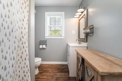 Bath - 1024 Smith Thompson Rd, Bethpage, TN 37022 photo 2 of 2