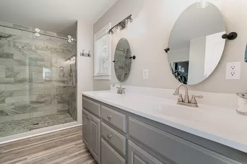 Bath - 1024 Smith Thompson Rd, Bethpage, TN 37022 photo 1 of 2