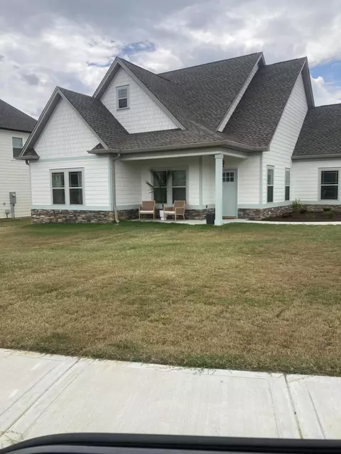 221 Country Cove Dr, Rossville, GA 30741