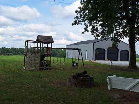 Exterior - 654 Revilo Rd, Leoma, TN 38468 photo 4 of 8