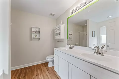 Bath - 362 Campfire Dr, Murfreesboro, TN 37129 photo 1 of 2