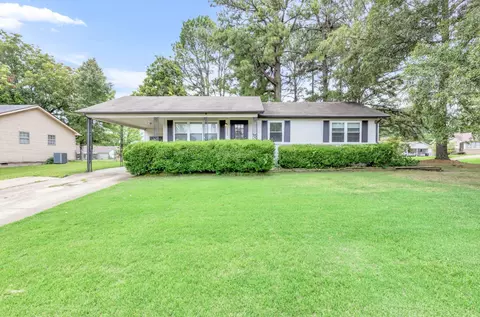 1135 Michael Ln, Dyersburg, TN 38024
