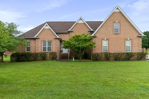 103 Hunters Ridge Dr, Tullahoma, TN 37388