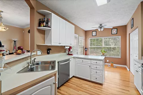 Kitchen - 2313 Edencrest Dr, Antioch, TN 37013 photo 4 of 4