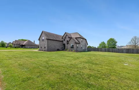 112 Stonefield Dr, Mount Juliet, TN 37122