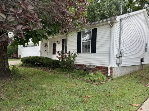 107 Edgehill Ln, Hendersonville, TN 37075