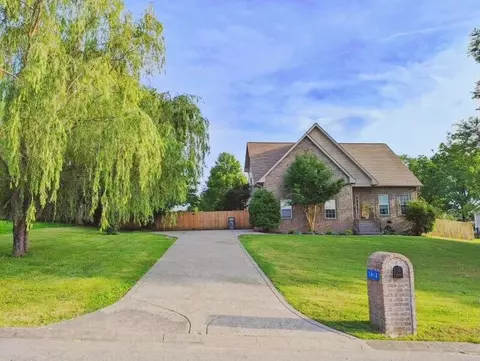 1413 Rivermont Cir N, Gallatin, TN 37066