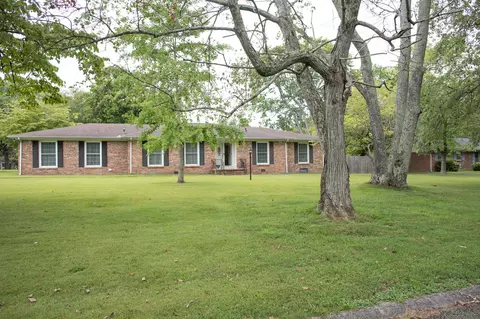 101 Essex Ct, Tullahoma, TN 37388