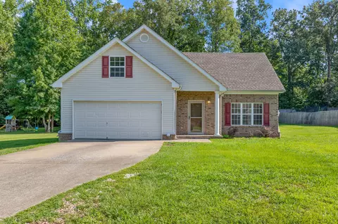15 Hickory Ln, Dickson, TN 37055