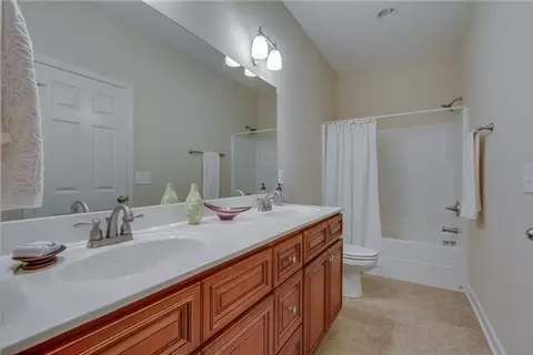 Bath - 100 Shadow Cv, Dickson, TN 37055 photo 1 of 1