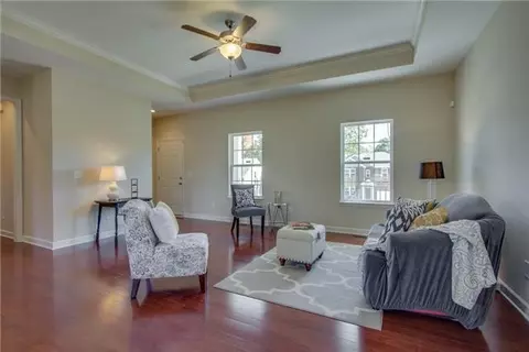 Living - 100 Shadow Cv, Dickson, TN 37055 photo 2 of 2