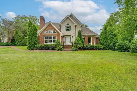 821 Hollyhedge Ct, Chattanooga, TN 37405