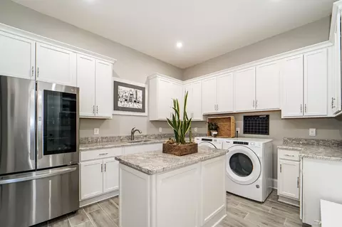 1042 Carlisle Ln, Franklin, TN 37064
