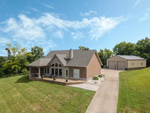 3861 Stonecrest Dr, Columbia, TN 38401