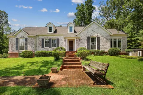 104 Oak Dr, Dickson, TN 37055
