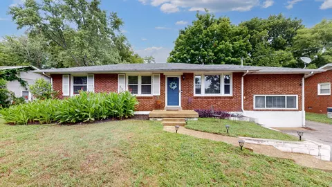 570 Whispering Hills Dr, Nashville, TN 37211