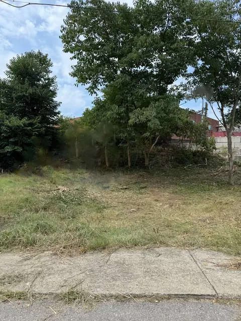 316 S 7th St, Clarksville, TN 37040