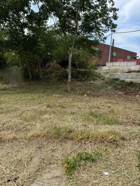 312 S 7th St, Clarksville, TN 37040