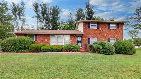 208 Edgebrook Rd, Goodlettsville, TN 37072