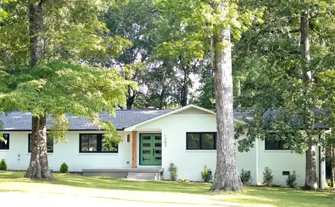 1703 Country Club Dr, Tullahoma, TN 37388