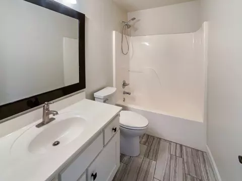 Bath - 109 Brookview Ct, Springfield, TN 37172 photo 1 of 3