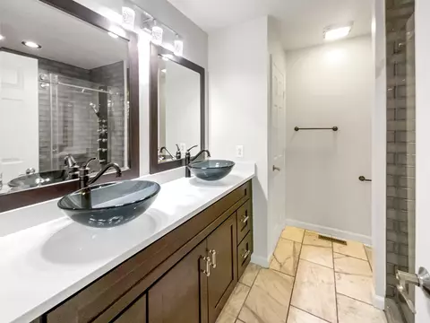 Bath - 109 Brookview Ct, Springfield, TN 37172 photo 2 of 3