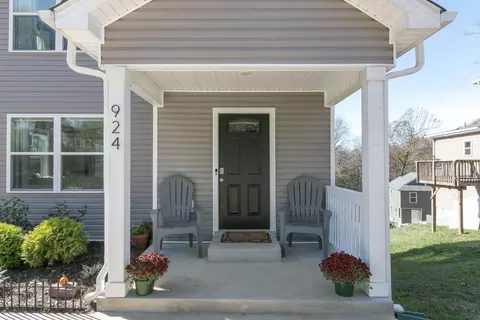 924 E Happy Hollow Dr, Clarksville, TN 37040