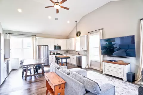 4369 Shelbyville Rd, Mcminnville, TN 37110