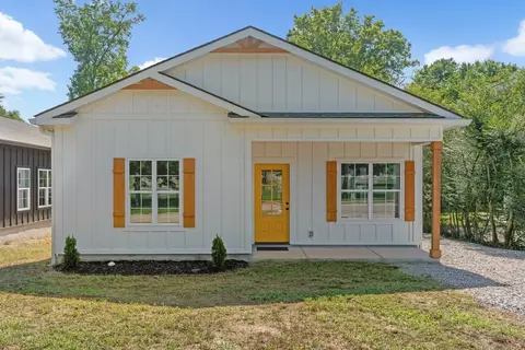 909 Maplewood Ave, Tullahoma, TN 37388