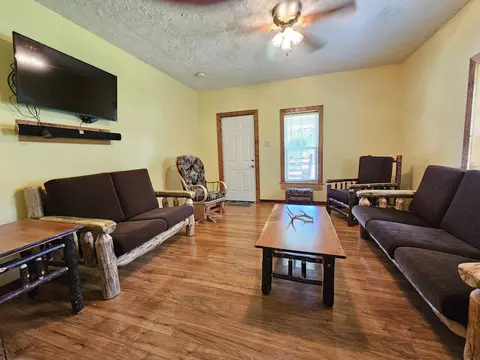803 W 5th St, Dickson, TN 37055 photo 2