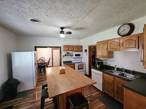 803 W 5th St, Dickson, TN 37055 photo 4