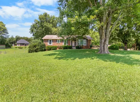 560 Bryan Rd, Clarksville, TN 37043