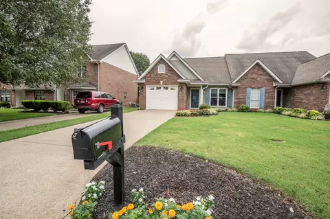 1422 Anita Ct, Murfreesboro, TN 37130