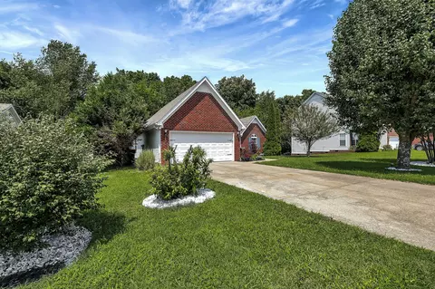 Exterior - 2122 Burgess Ln, Spring Hill, TN 37174 photo 2 of 8