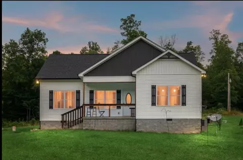 739 Steele Rd, Charlotte, TN 37036