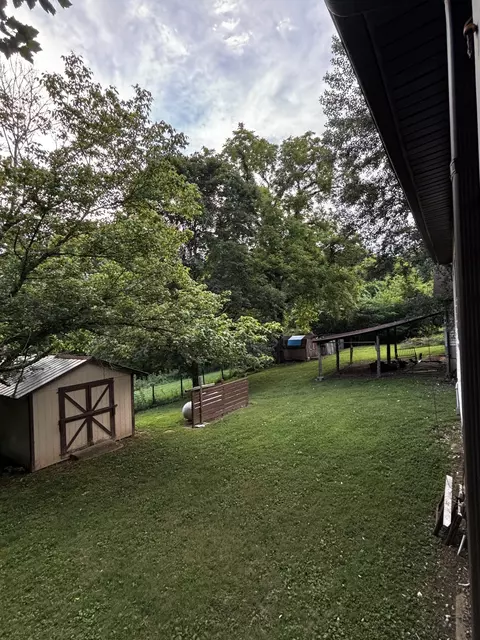 Exterior - 4690 Akin Rd, Cunningham, TN 37052 photo 8 of 9