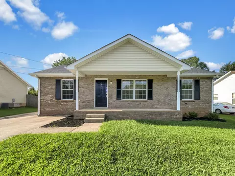 611 Woodhaven Dr, Clarksville, TN 37042