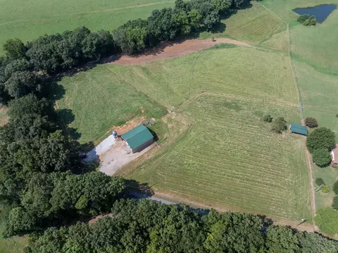 568 Tidwell Rd, Bon Aqua, TN 37025